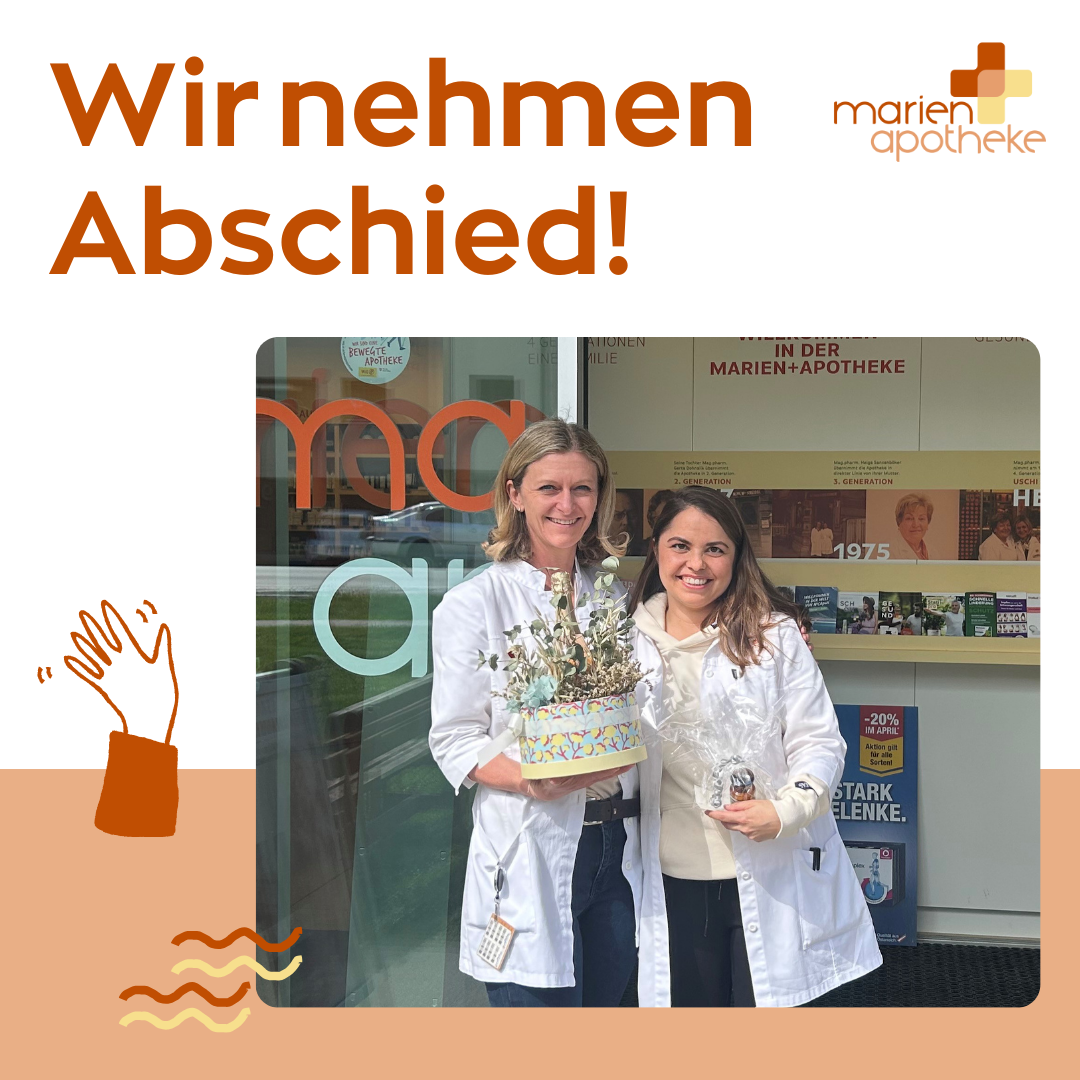 Wir_nehmen_Abschied_.png Zwei Frauen in weißen Kitteln stehen vor einer Apotheke und halten Geschenke, während sie sich verabschieden.