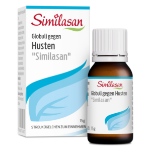 Braune Flasche mit Globuli gegen Husten, Verpackung in Weiß und Blau mit dem Schriftzug "Similasian".