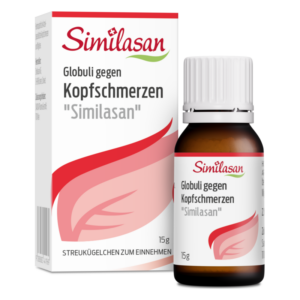 Packung und Flasche mit Globuli gegen Kopfschmerzen von Similasan, verpackt in einer weißen Box mit rot-weißen Akzenten.