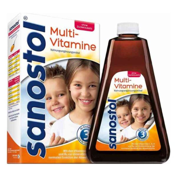 Flasche Sanostol Multi-Vitamine mit Verpackung, die Kinder anlächeln, u.a. mit Hinweis auf Zuckerfreiheit.