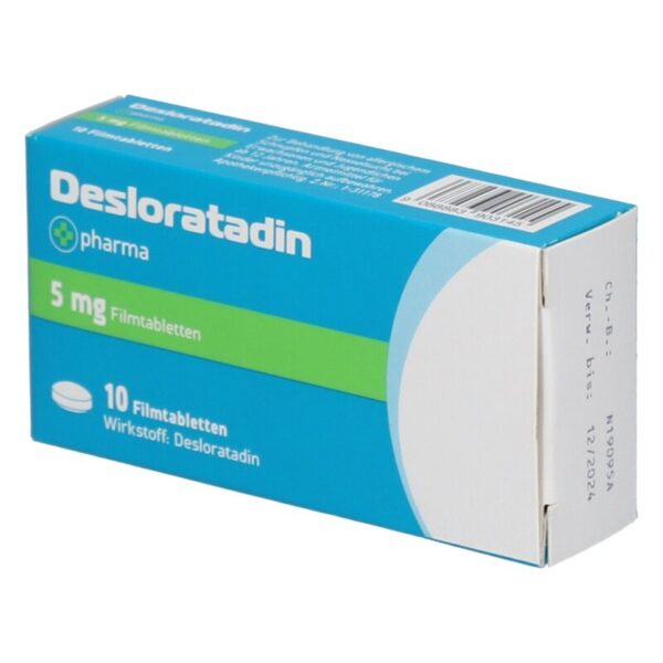 Packung mit 10 Filmtabletten Desloratadin zu 5 mg, grüne und blaue Gestaltung mit Wirkstoffangabe.
