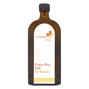 Braune Glasflasche mit einem Etikett, das 'Cistus Plus Saft für Kinder' und das Logo von MarienVital zeigt.