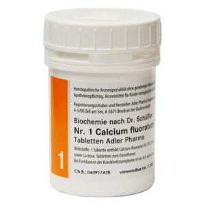 Weißer Plastikbehälter mit Schraubverschluss, Etikett beschreibt Calcium fluoratum Tabletten von Adler Pharma.