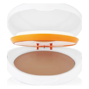 Offene Kosmetikdose mit braunem Puder und einem weißen Applikator im Inneren, orangefarbener Deckel.