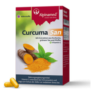 Verpackung von Curcuma San mit Kurkumawurzel, grünem Tee und Pfeffer, sowie zwei Kapseln im Vordergrund.