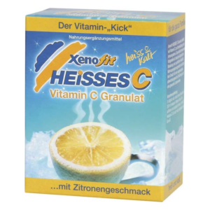Packung mit heißem Vitamin C Granulat in Zitronengeschmack, auf blauem Hintergrund mit einem Dampfmotiv.