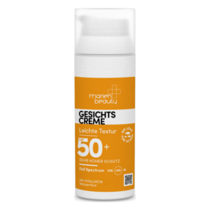 Gesichtscreme mit LSF 50+, leichter Textur und wasserfester Formel, verpackt in einem weißen Pumpbehälter.