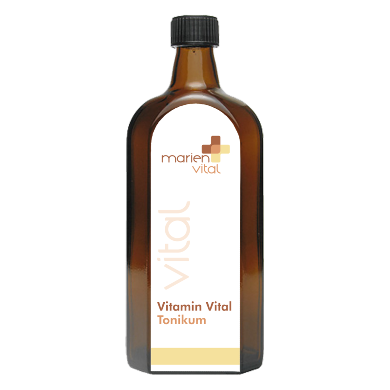 Braune Glasflasche mit weißem Etikett, beschriftet mit "Vitamin Vital Tonikum" von Marien Vital.