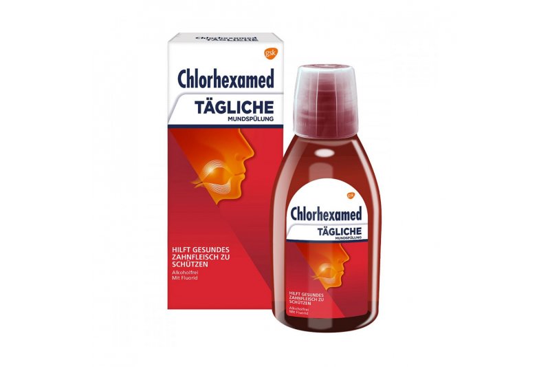 Chlorhexamed_tagliche_Mundspuelung.jpg Chlorhexamed tägliche Mundspülung in einer roten Flasche mit Kunststoffverschluss und Kartonverpackung im Hintergrund.
