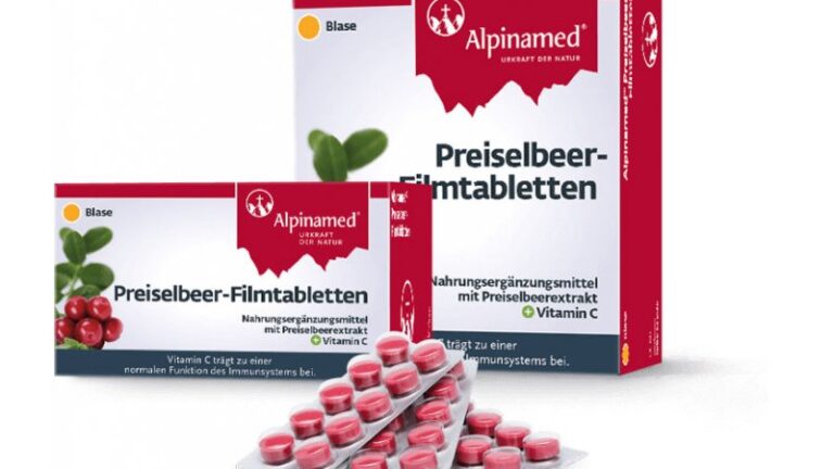Ein Paket Preiselbeer-Filmtabletten mit rotem Verpackungsdesign, das die Inhaltsstoffe und Anwendung zeigt.