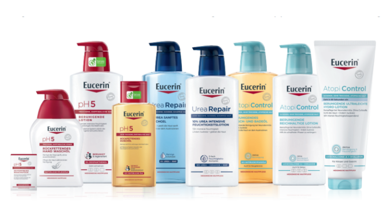 Verschiedene Pflegeprodukte von Eucerin in Flaschen und Tuben, einschließlich Lotionen und Cremes für trockene Haut.