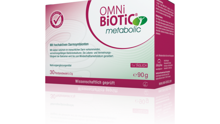 Verpackung von OMNi-BiOTiC metabolic, einem Nahrungsergänzungsmittel mit hochaktiven Darmsymbionten, in einer Box mit 30 Portionsbeuteln.