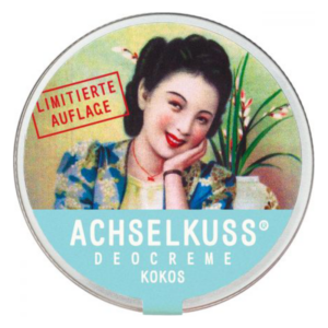 Runder Deocreme-Behälter mit einer Frau im Vintage-Stil, Etikett „Limitierte Auflage“ und der Aufschrift „ACHSELKUSS DEOCREME KOKOS“.