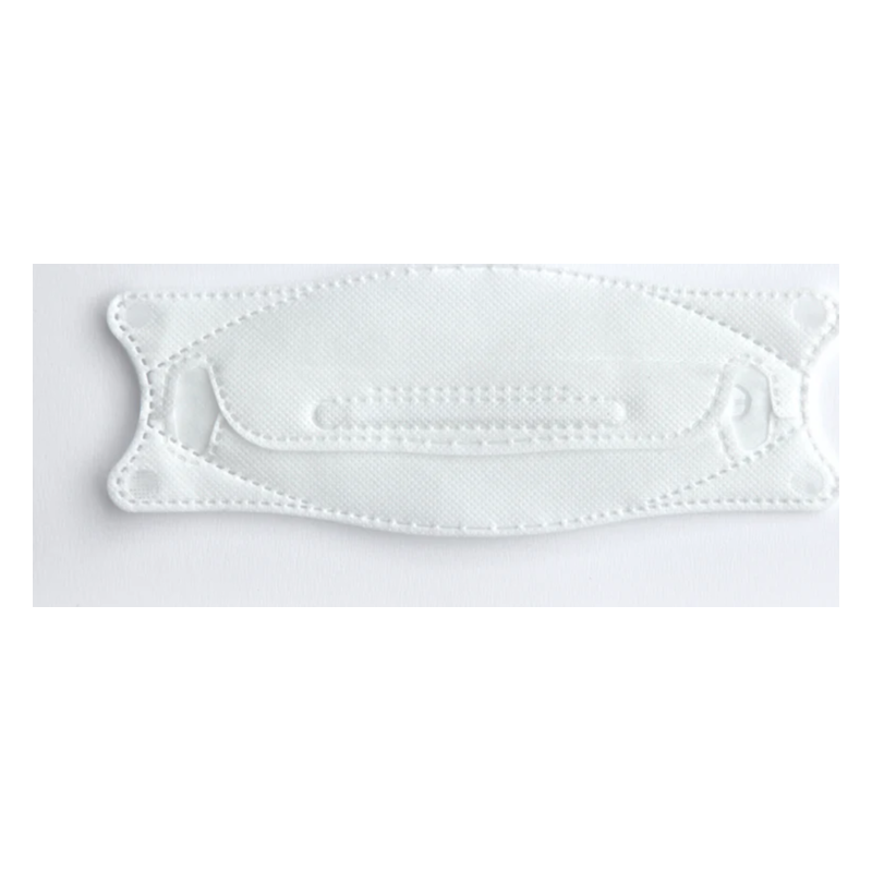Weißer, gefalteter Atemschutz mit seitlichen Halterungen und einer Mittelnaht für besseren Sitz.