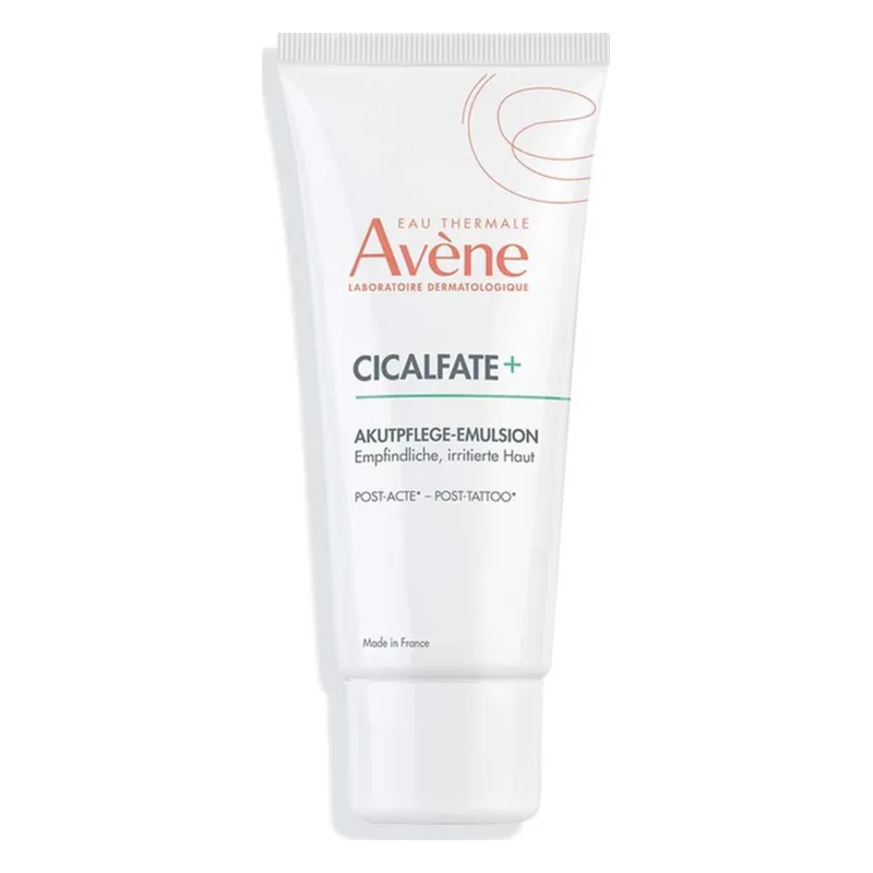 CICALFATE+ Emulsion für empfindliche, irritierte Haut in einer weißen Tube mit grünem und orangenem Schriftzug.